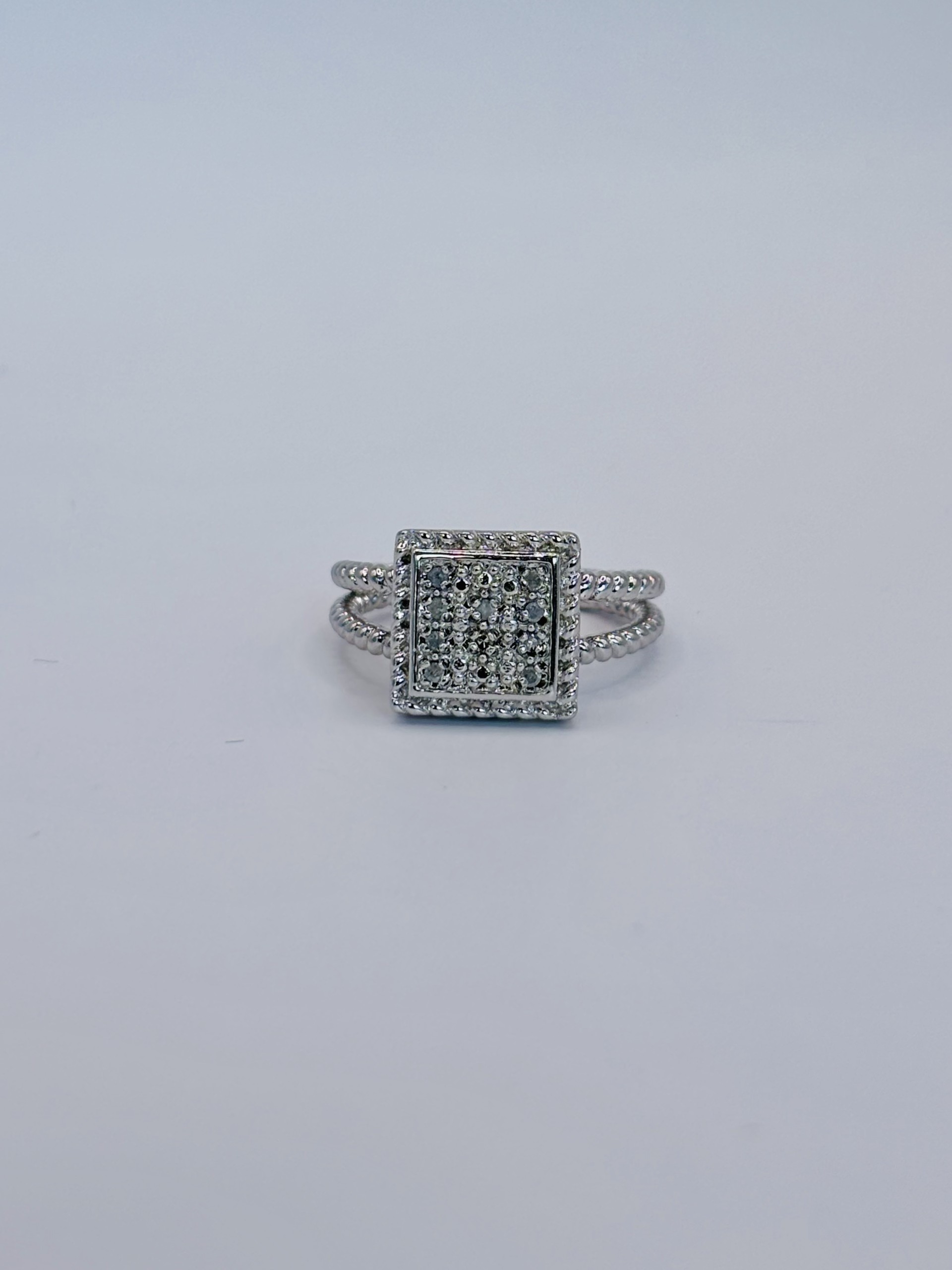 Square White Diamond Cluster